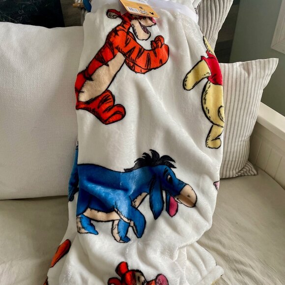 NEW WITH TAGS Disney Winnie the Pooh Character Blanket - Pooh, Eeyore, Tigger - Picture 1 of 3